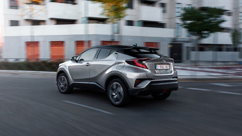 Toyota C-HR: gli scatti