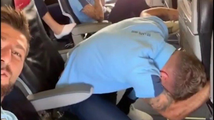 Immobile ha paura di volare, Acerbi filma tutto