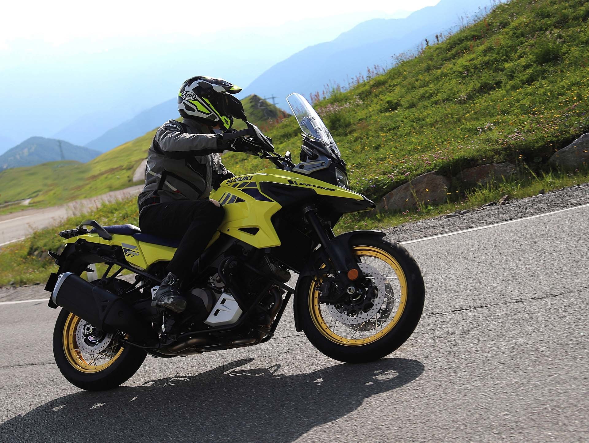 Suzuki V-Strom 1050, gli scatti della DR Big moderna