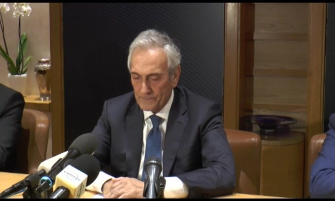 Gravina: "Io sto con Balotelli"