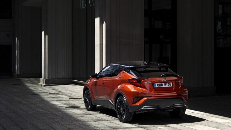 Toyota C-HR: nuovo motore e infotainment nel restyling 2019