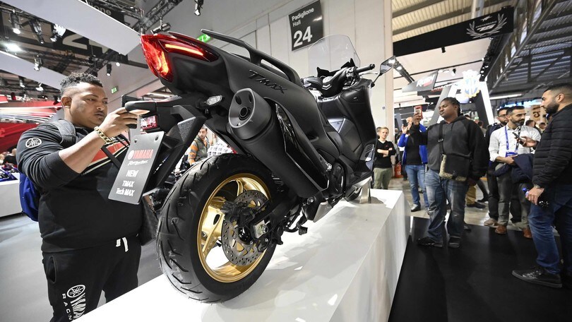 Yamaha TMAX debutta a EICMA 2019: gli scatti