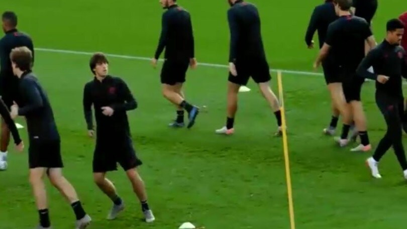 La Roma si allena prima di partire