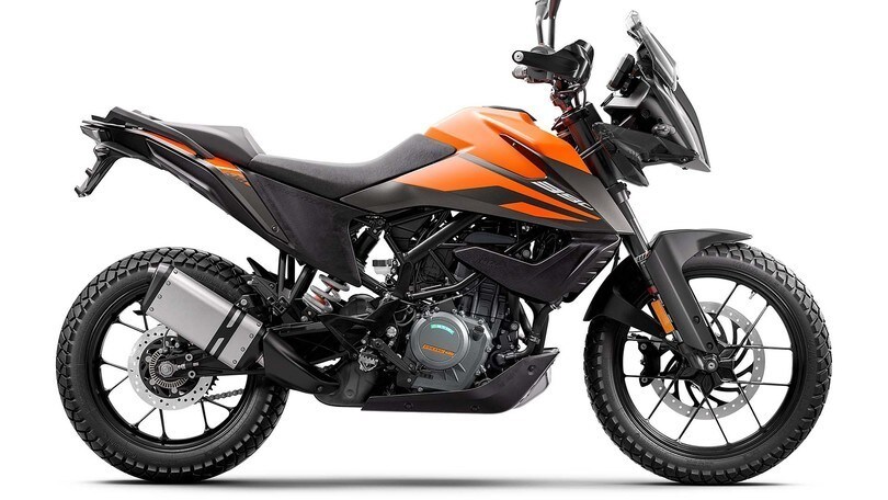 KTM presenta 390 Adventure e 890 Duke R a EICMA 2019