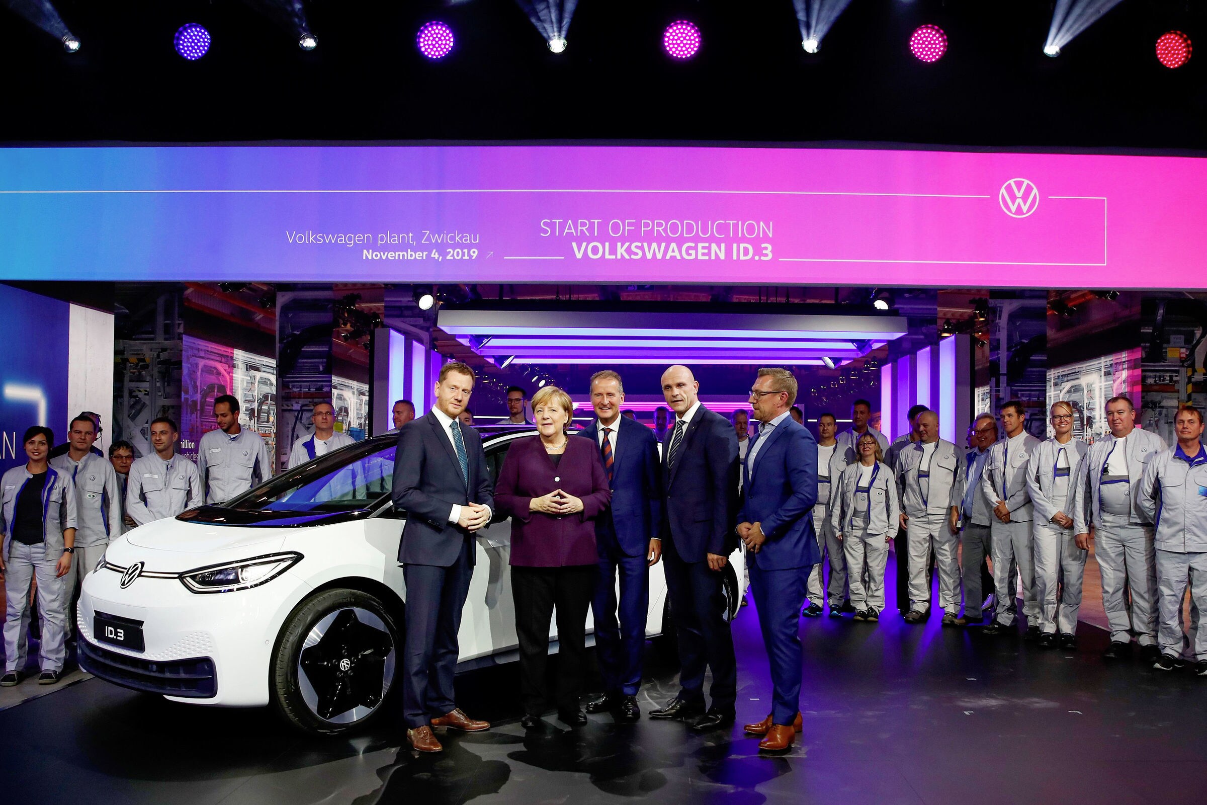 Angela Merkel inaugura produzione Volkswagen ID.3, le immagini