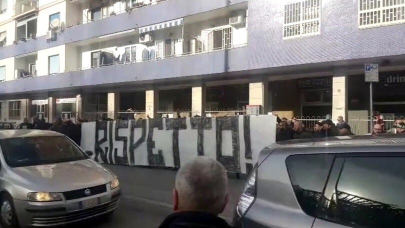 Napoli, contestazione dei tifosi al San Paolo: "Mercenari"
