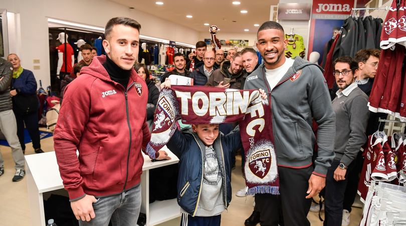 Torino, Berenguer e Bremer incontrano i tifosi al Joma Store