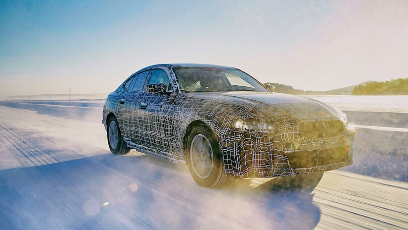 BMW i4, caratteristiche e dettagli dell'elettrica in uscita nel 2021