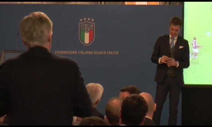 Ancelotti: "Decide sempre l'arbitro?"