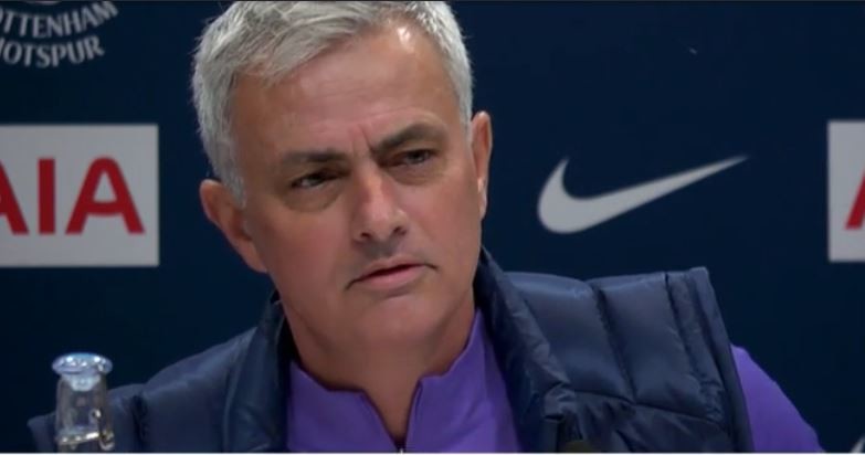 Mourinho ironizza contro il giornalista: "Lui fa domande filosofiche"