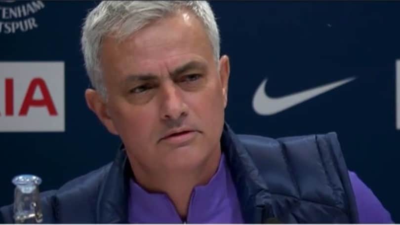 Mourinho ironizza contro il giornalista: "Lui fa domande filosofiche"