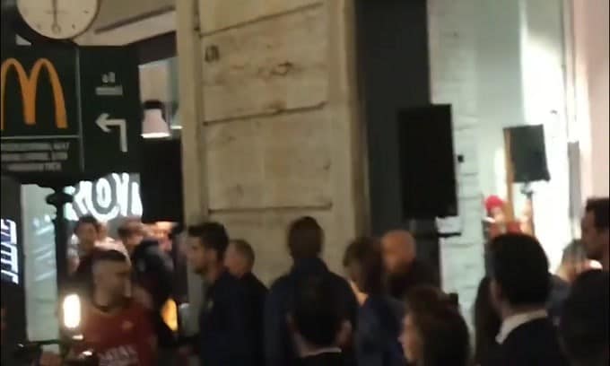 Roma, Zaniolo accolto come una star al Nike Store!