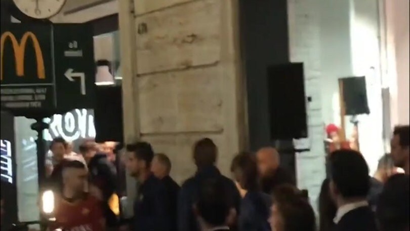 Roma, Zaniolo accolto come una star al Nike Store!