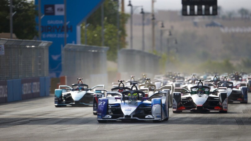 Formula E, ePrix Diriyah: Sims vince Gara-2, è doppietta BMW