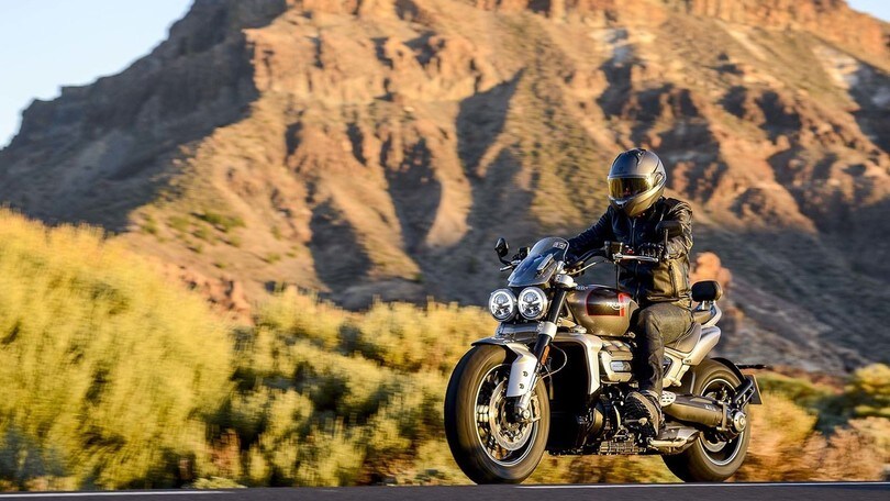 Triumph Rocket 3 R e GT, gli scatti
