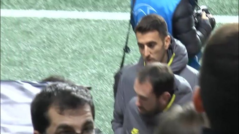 Godin firma autografi ai tifosi nell'Eden Arena