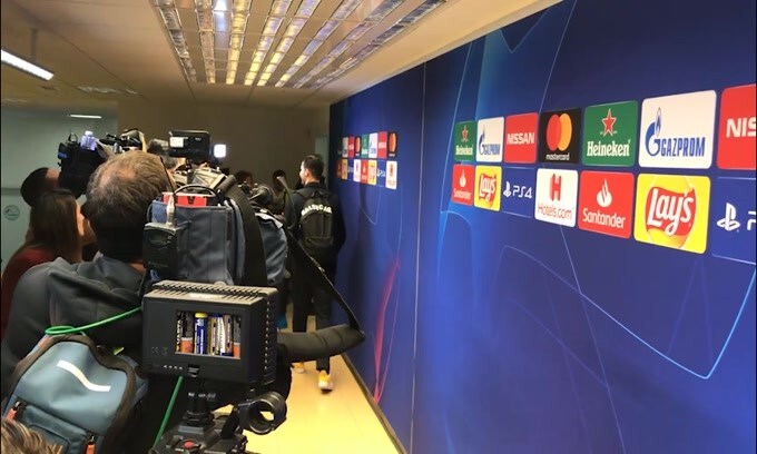 Cristiano Ronaldo lascia lo stadio col sorriso