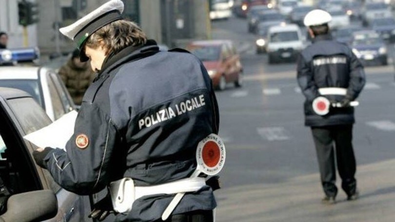 Multe Moto: anziano senza patente e contromano, sanzione di 7mila euro