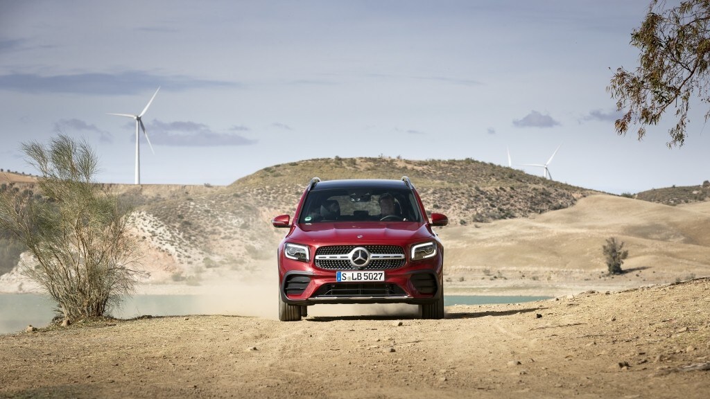 Mercedes GLB, il test su strada: gli scatti
