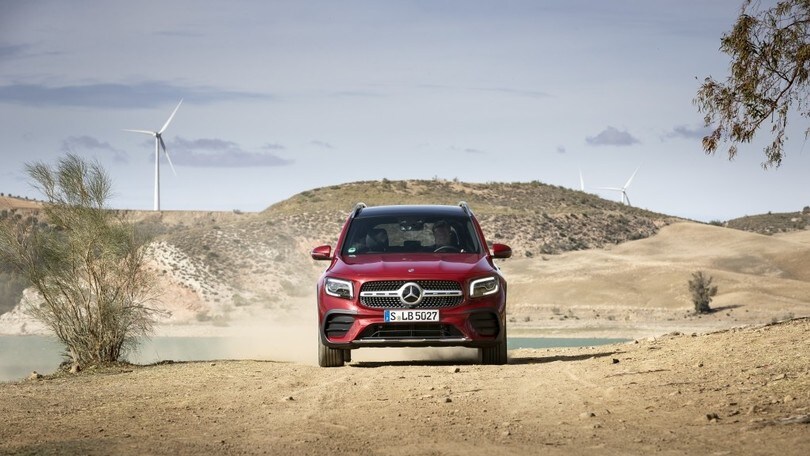 Mercedes GLB, il test su strada: gli scatti
