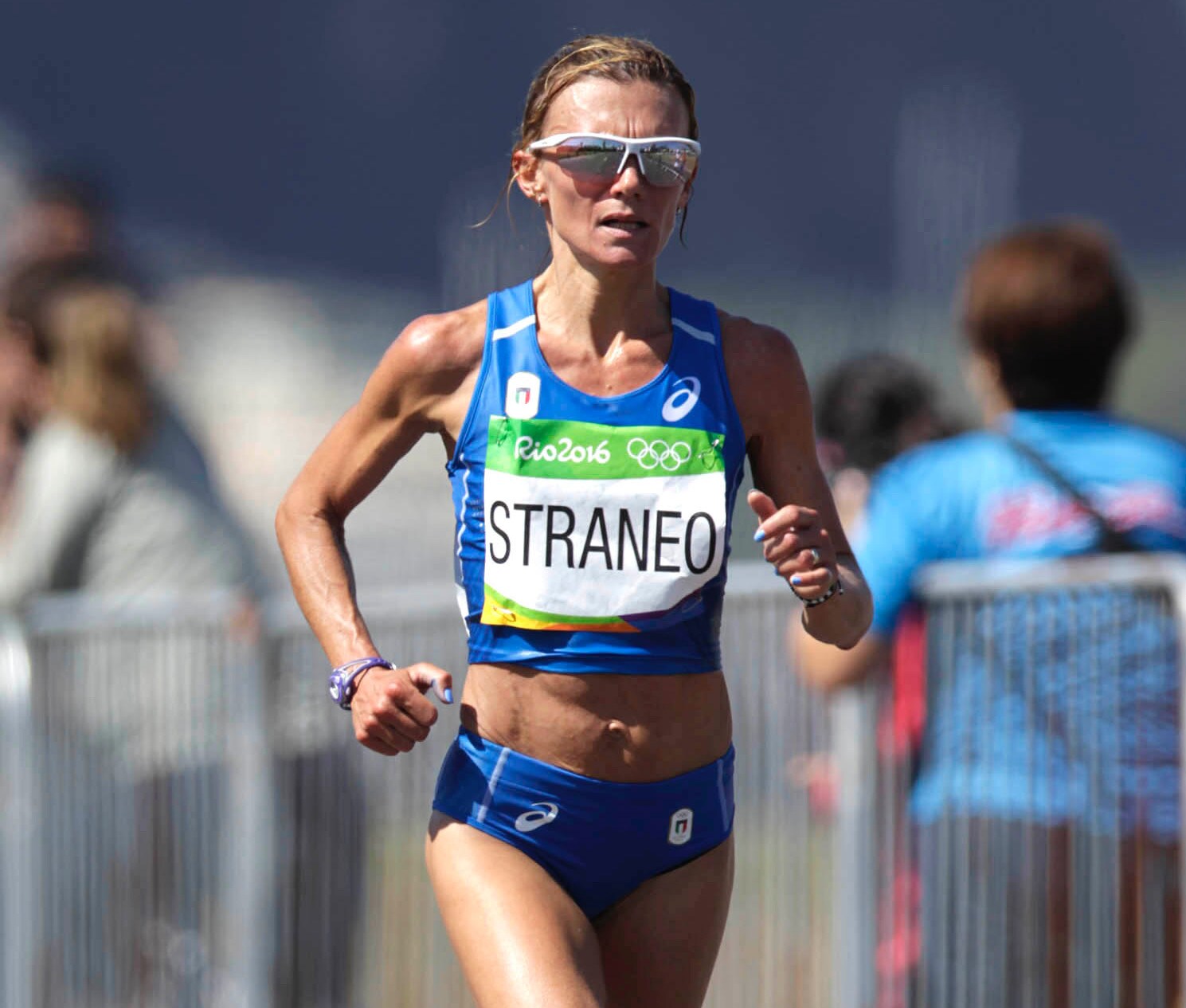 L'azzurra Valeria Straneo rientra con 2:30:43. Cheptegei record