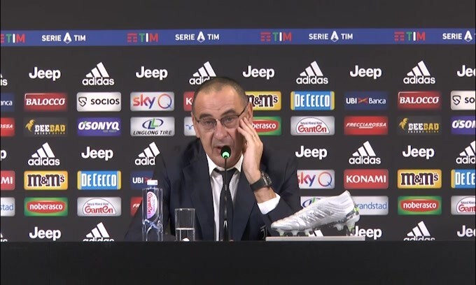 Sarri: "Commesse 3 caz**** dietro"