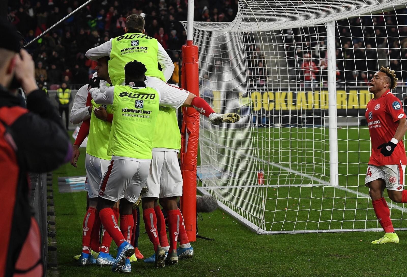 Bundesliga, Eintracht ko. Il Magonza vince in rimonta