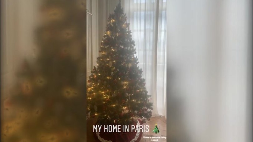 La casa parigina di Icardi addobbata per il Natale