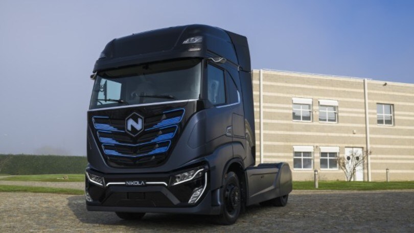 Nikola Tre, il primo camion elettrico in Europa: gli scatti