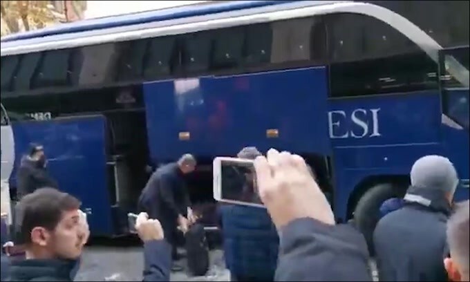 La Roma parte per Milano, cori dei tifosi per Dzeko