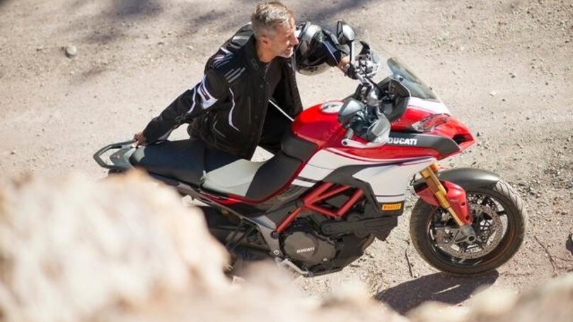 iXS, la giacca Tour Powells-ST: scatti