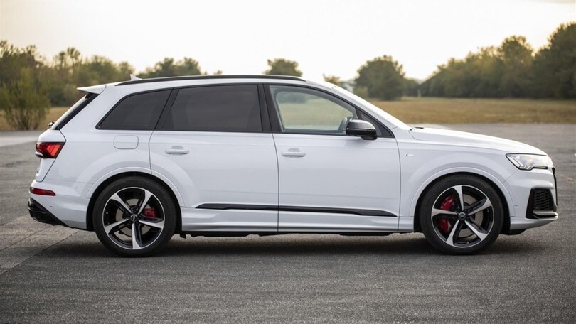 Audi Q7 ibrida plug-in: gli scatti