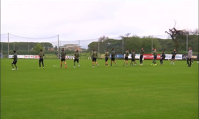 Napoli, Ancelotti  dirige l'allenamento