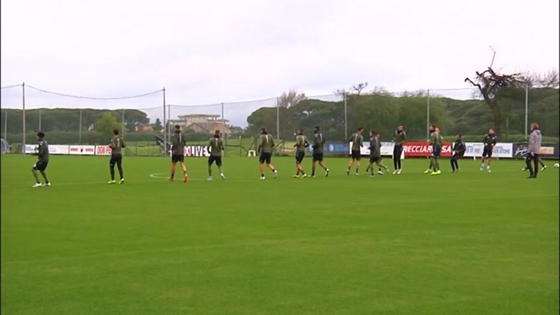 Napoli, Ancelotti  dirige l'allenamento