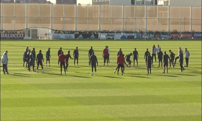 Juventus, tanti sorrisi durante l'allenamento