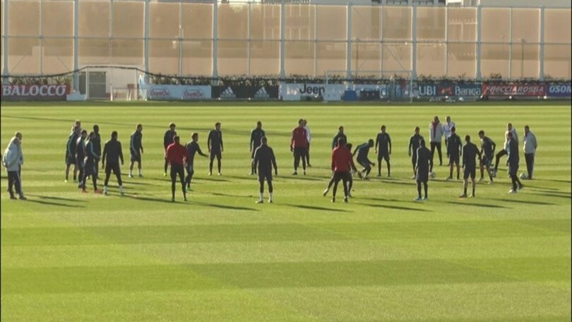 Juventus, tanti sorrisi durante l'allenamento