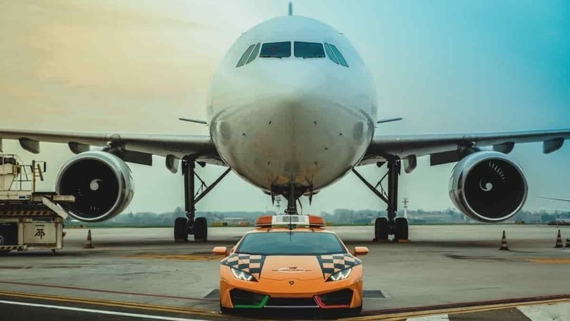 Lamborghini Huracan RWD è la follow me car dell'aeroporto di Bologna