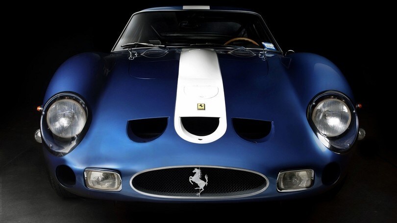 Auto storiche in Classic Blue: foto