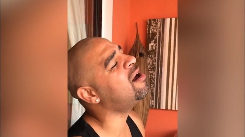 Adriano cantante "diventa" Tiziano Ferro