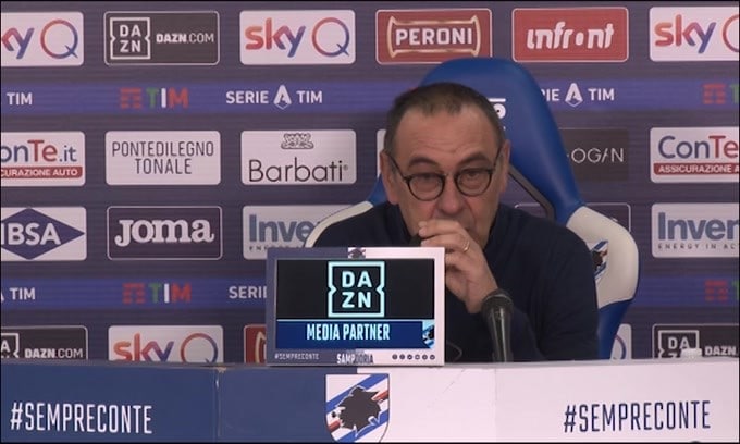 Sarri ci prova, ma il microfono non va