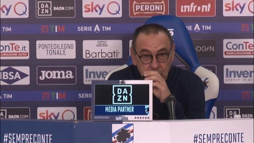 Sarri ci prova, ma il microfono non va