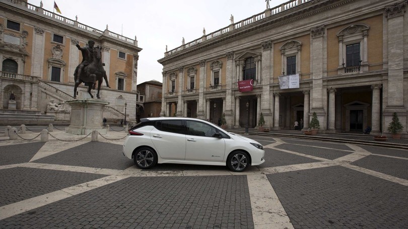 Nissan LEAF, le immagini dell'auto ufficiale dell'Acea Run Rome