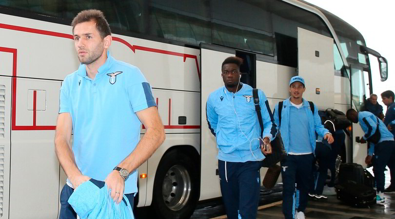 Lazio in partenza per Riad: selfie, torta e inno a Fiumicino