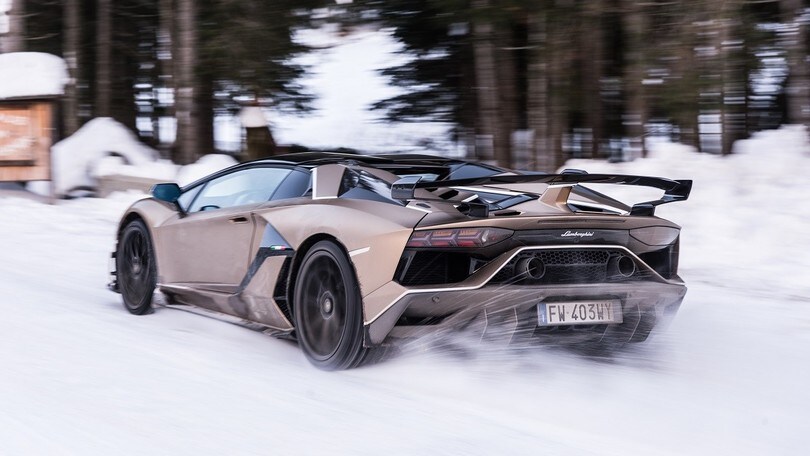 Lamborghini, le immagini del Christmas Drive in Alto Adige