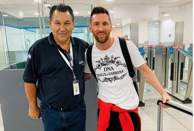 Messi formato vacanza: eccolo arrivato a Rosario, in Argentina