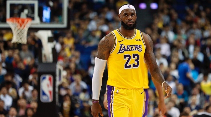 Nba, Lakers rischiano con i Suns, super Giannis contro i Bucks