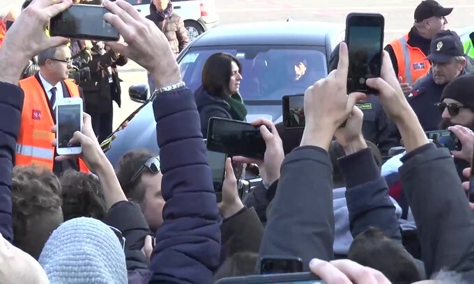 Ibra, macchina presa d'assalto dai tifosi!