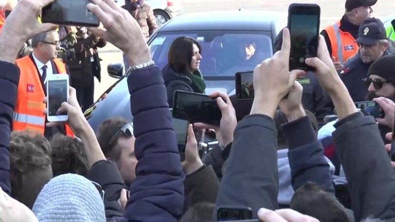 Ibra, macchina presa d'assalto dai tifosi!