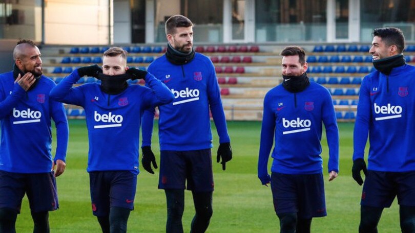 Il Barcellona si ritrova: Vidal sorride con Messi, Suarez e Piqué