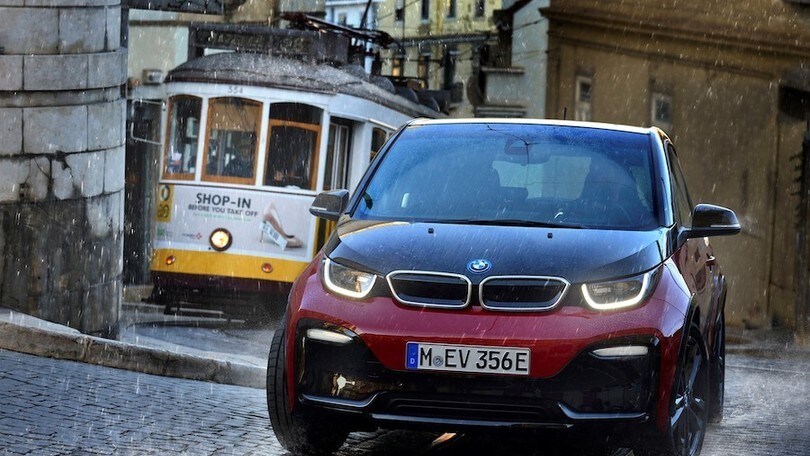 BMW i3, niente stop: avanti fino al 2024